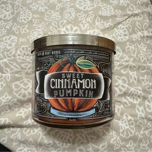 Bath and Body Works Sweet Cinnamon Pumpkin 3 wick candle